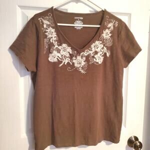 St. Johns Bay woman's short sleeve top Floral stitching around the neck sz.XL